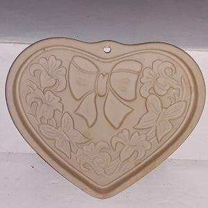 The Pampered Chef Seasons of theHeart Cookie Molds
